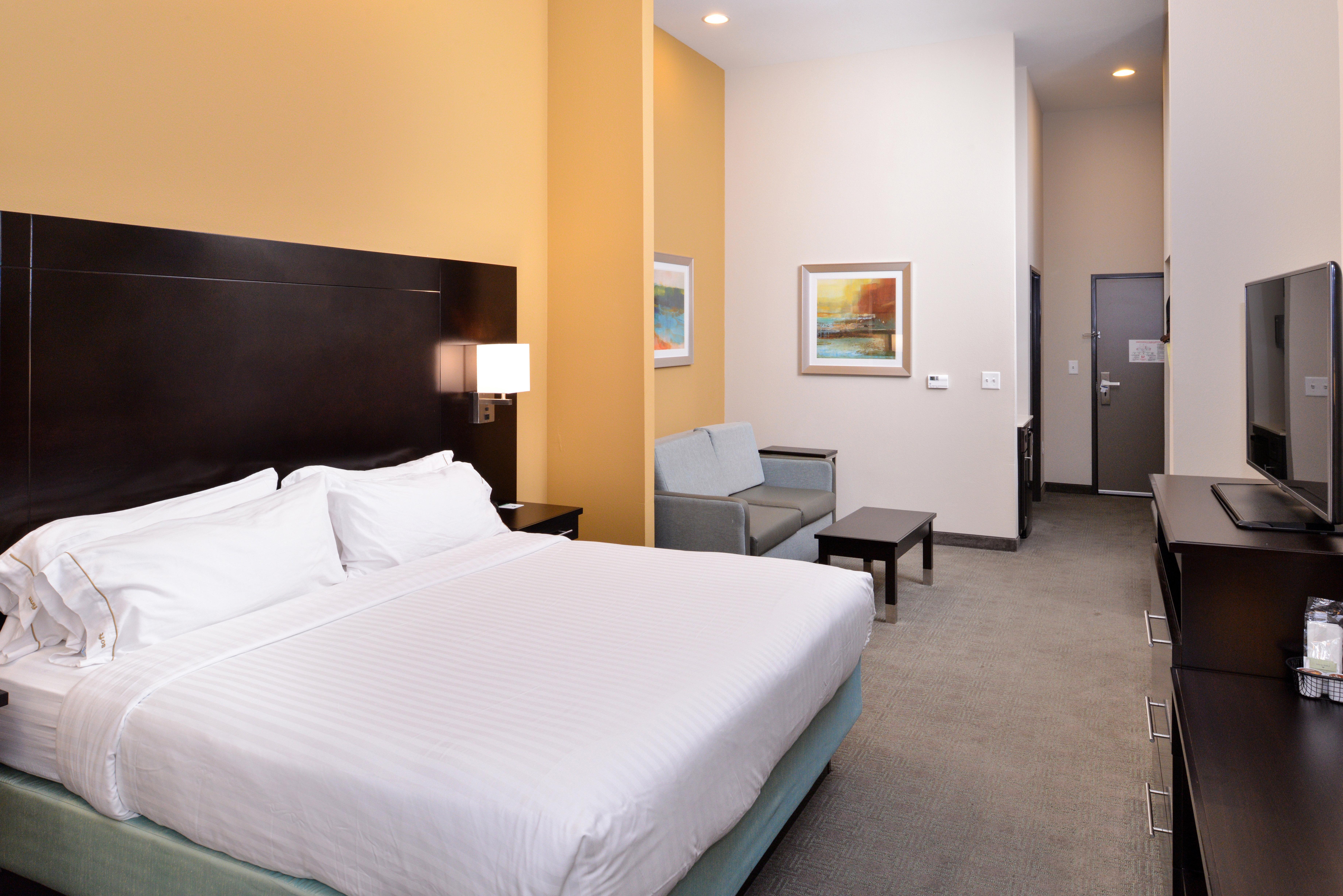 Holiday Inn Express & Suites Austin South By Ihg Exterior photo