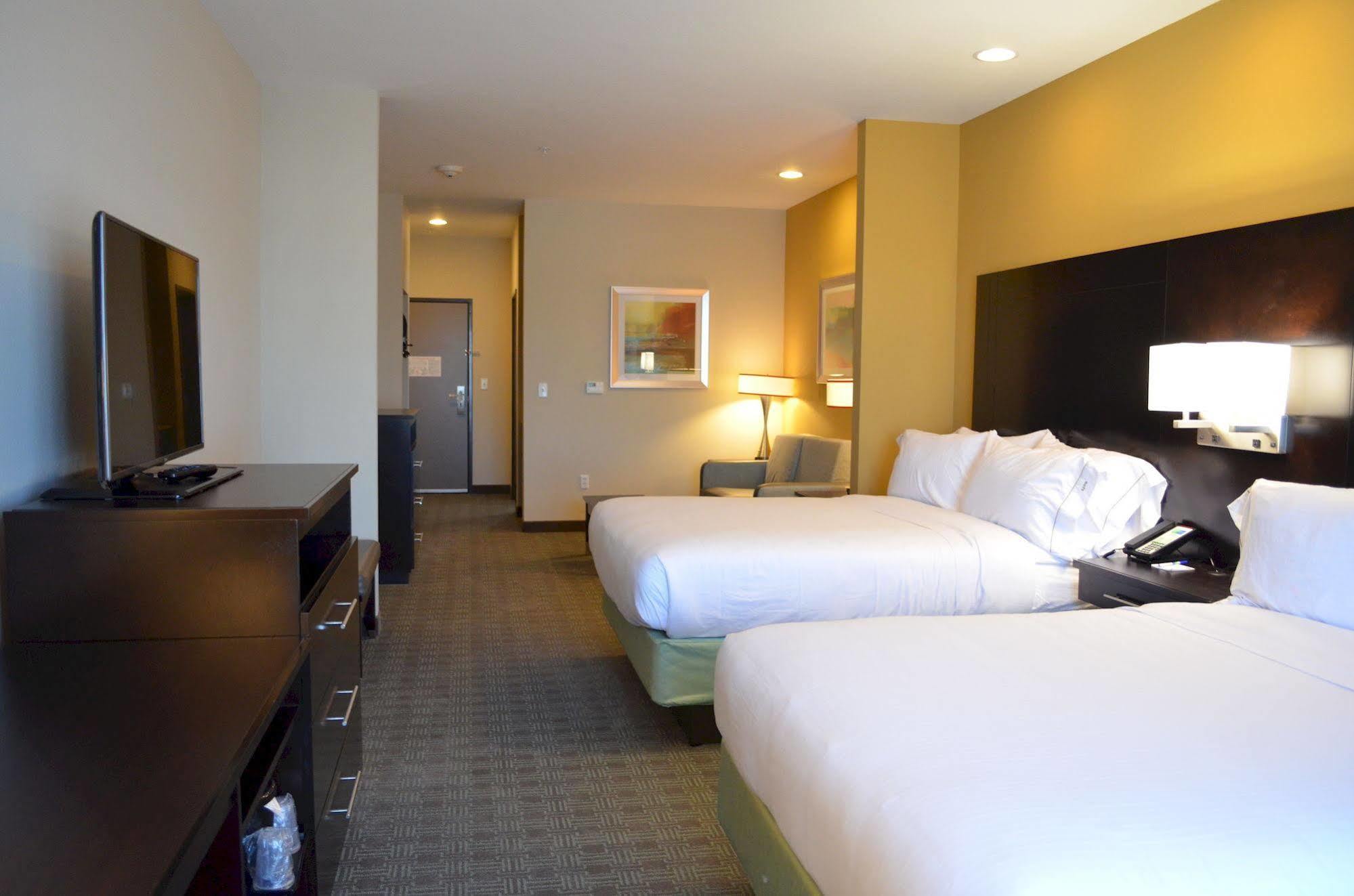 Holiday Inn Express & Suites Austin South By Ihg Exterior photo